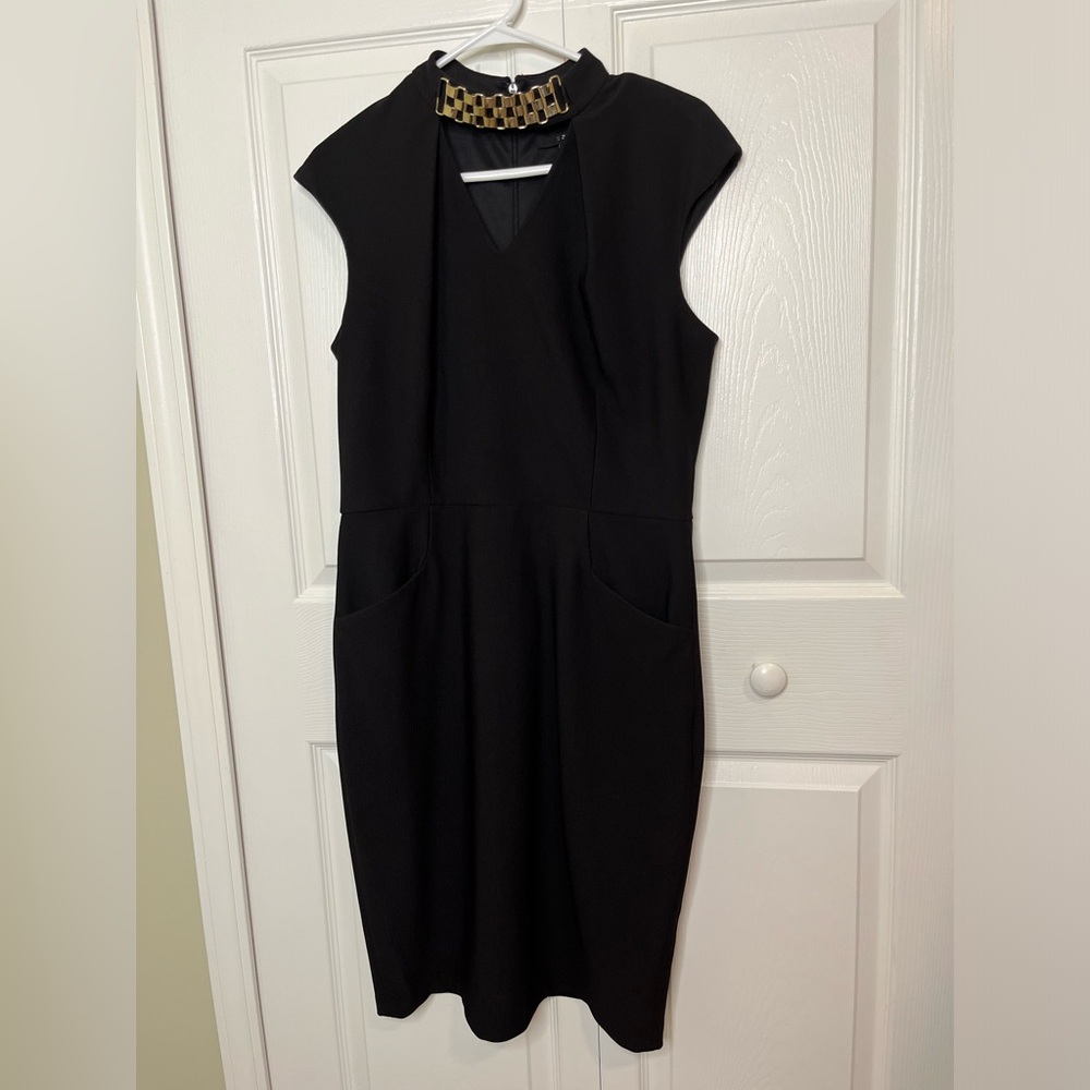 Sangria Black Cap Sleeves Sheath Dress Ribbed V-Neck w/ Metal Necklace Size‎ 14